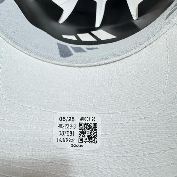 Adidas White and Black Men's Cap - Picture 3 of 7